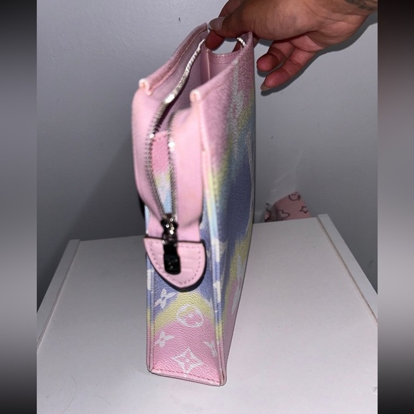 LV TOILETRY DUPE - Picture 2 of 6